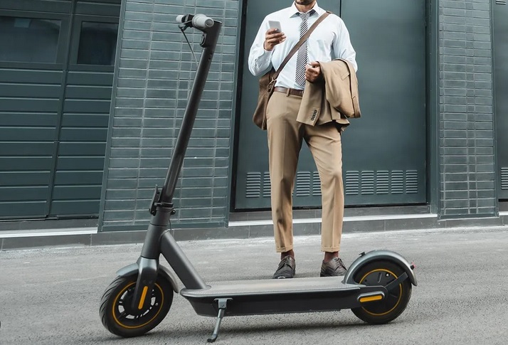 Où acheter une trottinette électrique pliable pour adulte : sur internet ou en magasin spécialisé ?