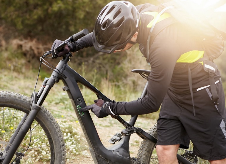 Débrider un vélo électrique : mais pour quoi faire ?