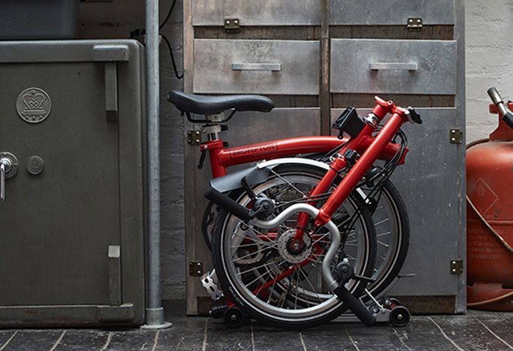 Quel vélo pliant choisir : la question du poids et de la facilité de portage